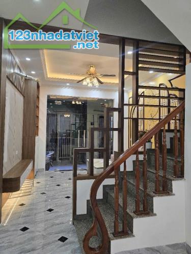 Bán nhà TÔN THẤT TÙNG - 3 mặt thoáng - 40m2 - giá 7.8 tỷ