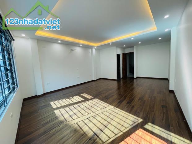 Bán Nhà Mặt Phố Phú Thượng – 82m², Giá Chỉ 9.5 Tỷ - 1