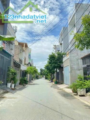 Lô đất rẻ nhất Samsung Village, Bưng Ông Thoàn, Phú Hữu, DT 51,6m2 giá 3,15 tỷ - LH