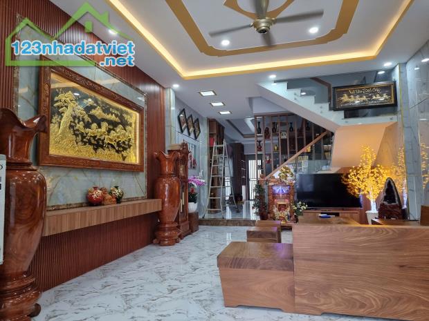 NHÀ ĐẸP NHƯ TRANH VẺ - 115M2 HOÀN CÔNG CHUẨN CHỈNH CHỈ HƠN 5 TỎI