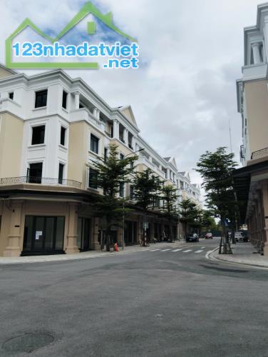 𝙱Á𝙽 𝙲Ă𝙽 NHÀ GÓC 2 𝙼Ặ𝚃 𝚃𝙸Ề𝙽 TẠI VINCOM SHOPHOUSE ĐÔNG HÀ - 1