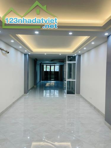 Bán Building 105m2 7 tầng  MP Quang Trung , Hà Đông . Khu vực đẹp nhất tuyến phố .