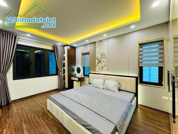 MỸ ĐÌNH 43m² .LÔ GÓC - OTO ĐỖ CỬA -CÁCH 2 NHÀ RA ĐƯỜNG 2 OTO TRÁNH - DÂN XÂY -FULL NỘI THẤ - 1