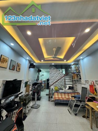 ĐÓN TẾT! Bán Nhà 4 Tầng Cực Đẹp CMT8, 40m2, 6.2 Tỷ