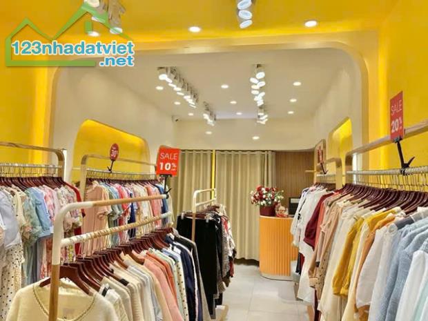 Mặt phố kinh doanh VIP đường Cầu Giấy 35m2 5 tầng rất đẹp, giá chào 19.5 tỷ - 1