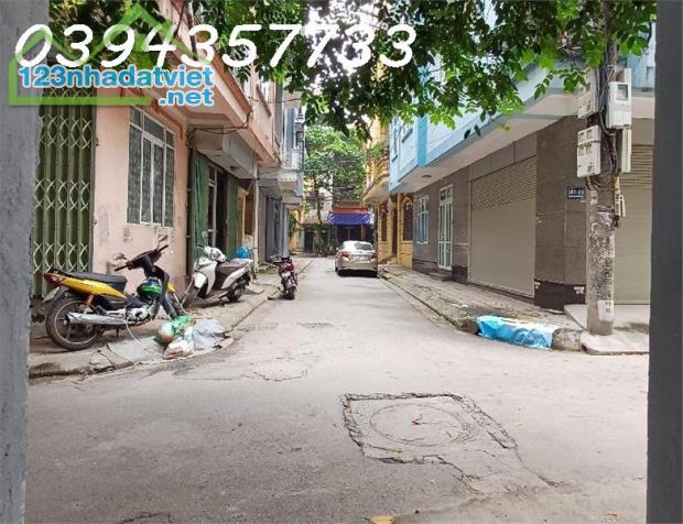 Bán nhà Nguyễn Khánh Toàn 43m2, 4 tầng, ngõ ô tô tránh, vỉa hè, gần đường lớn, giá 9.5 tỷ - 2