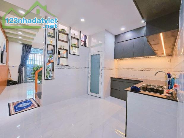 THỐNG NHẤT NGAY UBND F16, 58M2 (4x14,5) 2 TẦNG 3PN, TẶNG FULL NT, NHỈNH 4 TỶ - CHỦ RẤT - 3