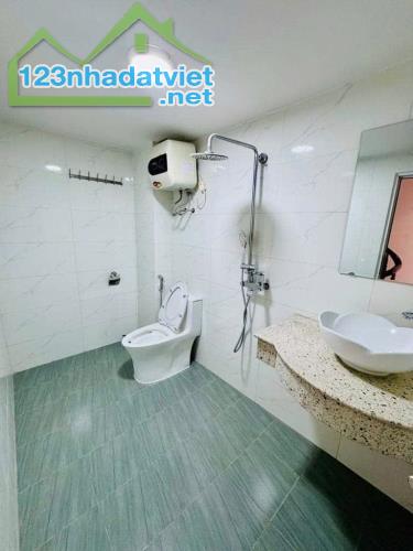 Nhà Trịnh Đình Cửu -Hoàng Mai , DT:39m2 ,Giá nhỉnh 5tỷ ,oto gần