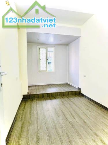 Bán tập thể Tôn Đức Thắng, Đống Đa, 50 m2 ( sổ 28m2), 2 thoáng, 2 phòng ngủ, 2.5 tỷ.