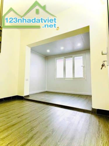 Bán tập thể Tôn Đức Thắng, Đống Đa, 50 m2 ( sổ 28m2), 2 thoáng, 2 phòng ngủ, 2.5 tỷ. - 1