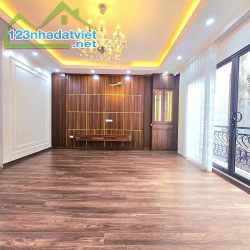 BÁN NHÀ THUỴ KHUÊ, TÂY HỒ - THANG MÁY- 5 TẦNG X 40M2 - MTIEN 5.6M - GIÁ 9 TỶ TRUNG TÂM QUẬ - 2