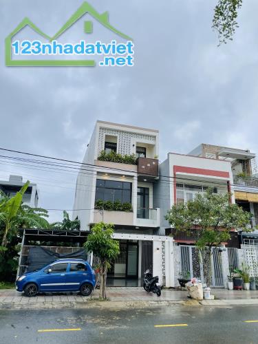 Cần Bán Gấp Căn Nhà 3 Tầng KĐT Sinh Thái Hoà Xuân View Công Viên