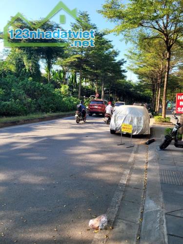 Bán nhà mặt phố đường Bưởi  vỉa hè đá bóng –kinh doanh đa ngành 95m 22.8tỷ - 2