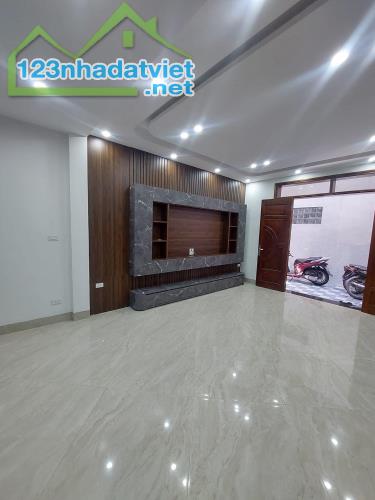 Bán Nhà Phố Bồ Đề 40m2 6 Tầng Thang Máy, Ô Tô Cách Nhà 30m Full Nội Thất Chỉ 8 Tỷ