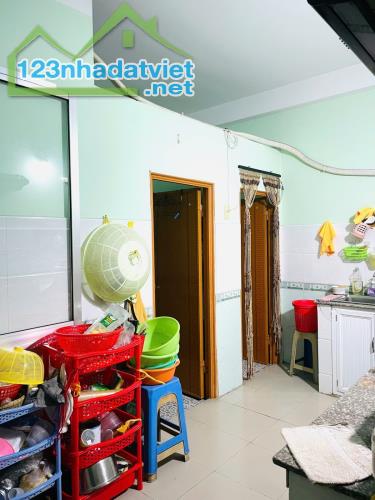 Chia gia tài, cần bán gấp nhà hẻm xe tải, 3 tầng Bình Hưng Hòa B, 80m2, khu sầm uất 5.5tỷ. - 1