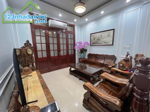 Cho thuê nhà ngõ ô tô Đặng Xuân Bảng, 5 tầng, 40m2, 6 ngủ, 15 Triệu - 4