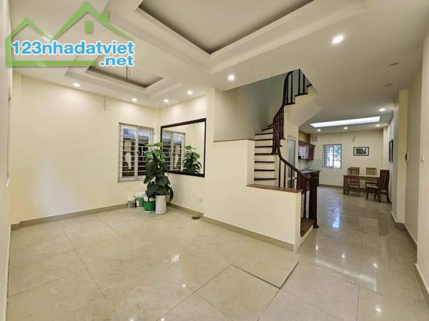 Bán nhà đẹp Lạc Long Quân, Tây Hồ. 48m*5t, mt 5m, 9 tỷ. Ngõ nông sát phố, An sinh đỉnh cao - 5