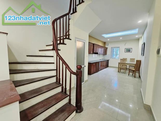 Bán nhà đẹp Lạc Long Quân, Tây Hồ. 48m*5t, mt 5m, 9 tỷ. Ngõ nông sát phố, An sinh đỉnh cao - 4