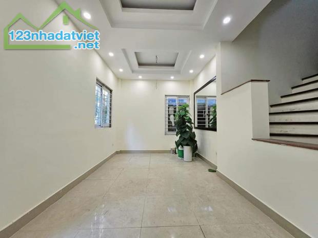 Bán nhà đẹp Lạc Long Quân, Tây Hồ. 48m*5t, mt 5m, 9 tỷ. Ngõ nông sát phố, An sinh đỉnh cao - 3