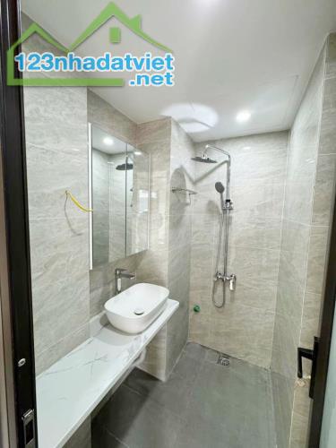 HIẾM-NHÀ THỤY KHUÊ FULL NỘI THẤT 6 TẦNG THANG MÁY, Ở SƯỚNG, CHO THUÊ 32m2 6,95 TỶ