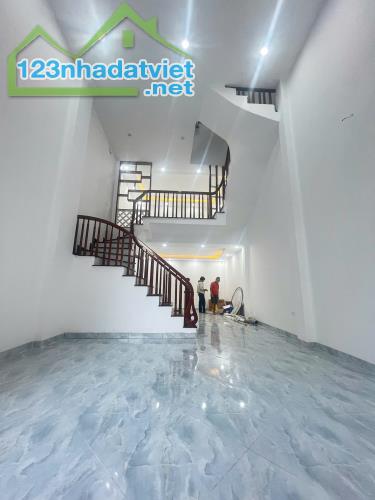 NHÀ MỚI QUỲNH ĐÔ 50M2 - Ô TÔ ĐỖ CỔNG - 2 THOÁNG - VÀI BƯỚC RA PHỐ - CHỈ 5.6 TỶ