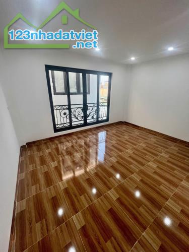 NHÀ MỚI QUỲNH ĐÔ 50M2 - Ô TÔ ĐỖ CỔNG - 2 THOÁNG - VÀI BƯỚC RA PHỐ - CHỈ 5.6 TỶ - 2