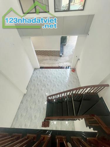 NHÀ MỚI QUỲNH ĐÔ 50M2 - Ô TÔ ĐỖ CỔNG - 2 THOÁNG - VÀI BƯỚC RA PHỐ - CHỈ 5.6 TỶ - 3