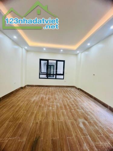 BÁN NHÀ HOA BẰNG-TT CẦU GIẤY-GẦN Ô TÔ-7 TẦNG-THANG MÁY-45M2-GIÁ 10 TỶ HƠN