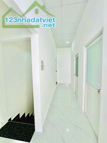 NHÀ MỚI THƠM SƠN - 3 TẦNG - DT 30 M2 (6 x 5) - NƠ TRANG LONG - GẦN ỦY BAN Q.BÌNH THẠNH. - 3