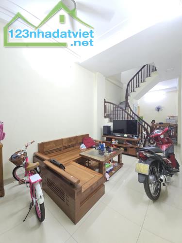 Bán nhà Tựu Liệt, Thanh Trì, dân xây thoáng trước sau, 34m2, 5.2 tỷ