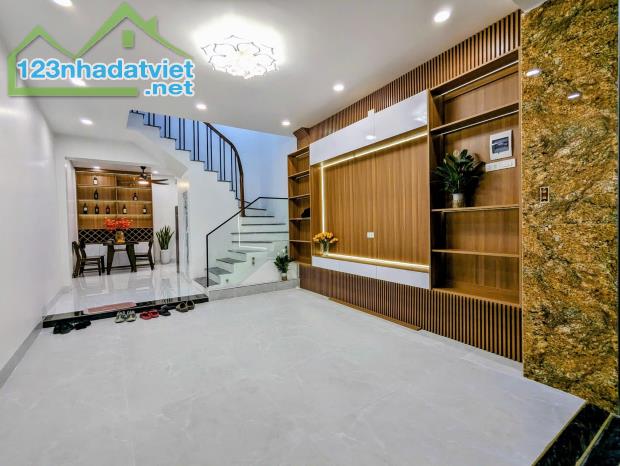 PHÂN LÔ VIP NGUYỄN PHÚC LAI, ÔTÔ VÀO NHÀ, FULL NỘI THẤT,Ở CỰC SƯỚNG 43m 4tầng 4mt giá 15tỷ - 5