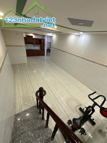 Bán nhà Quận 12, 93m2, 4,5 x18m, 2 lầu, Hẻm Xe Hơi, Thông Trương Thị Hoa - 2