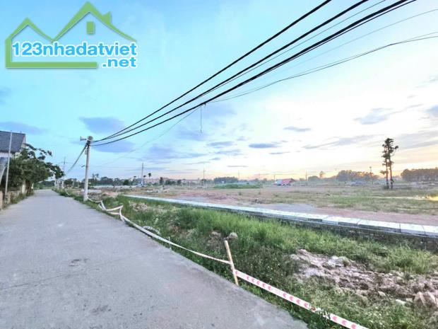 Bán 68m2 đất Full thổ cư Đông Lai, Quang Tiến ô tô đỗ đất giá 2 tỷ