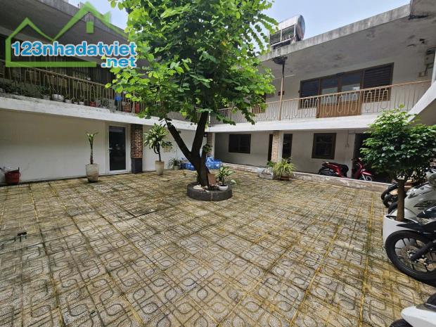 Cho thuê góc 2 MẶT TIỀN - Nguyễn Thị Minh Khai & Trương Định, quận 3 - 4
