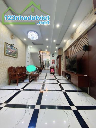 92m, 4x13m, 4 tầng, ô tô vô nhà, bfay cv làng hoa lê văn thọ, 7.xtỷ xíu - 2