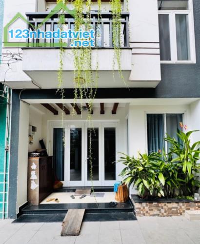 Bán nhà đẹp Gò Dầu Q.TP - 7,5 tỷ 68m2 ngang lớn 5m, hẻm 6m xe hơi vào nhà