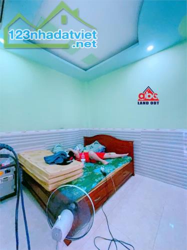 NP1031 nhà phố 1 trệt 2 lầu MT kinh Doanh, đường Hoàng Bá Bích. dân cư đông đúc