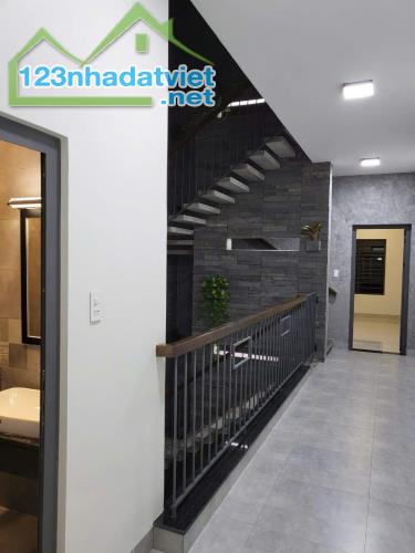 Chính chủ gửi bán nhà 1triệt 2 lầu .KDC Hoá An Giá 3tỷ8 TL - Diện tích 100m2 - 5