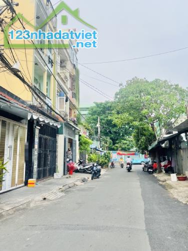 Bán nhà Hẻm Xe Tải 8M Phú Thọ Hòa Tân Phú 4x13M 2Tầng giá 5,5 Tỷ TL