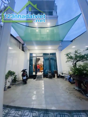 NHÀ 4 TẦNG XÂY MỚI ĐẸP, NGANG 5, 129M2, CÓ SÂN ĐẬU OTÔ, GẦN VINCOM Q9, NHỈNH 11TỶ