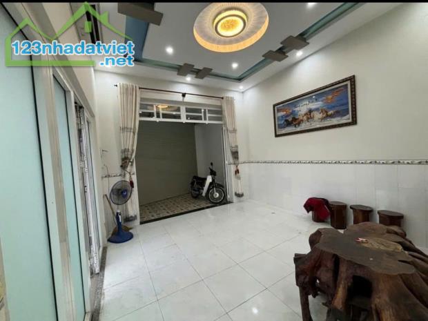 ngộp cần tiền, bán gấp căn nhà cấp 4 ở Thới Tam Thôn, Hóc Môn, 106m2, 800trieu. sổ riêng - 2