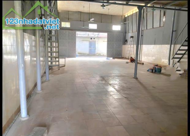 250m kho xưởng khu Cổ Linh cần cho thuê, có gác xép, giá 12tr/th - 3