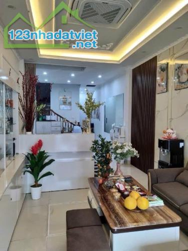 CHO THUÊ NHÀ 6 TẦNG LÊ TRỌNG TẤN, DT 55M GIÁ 23 TRIỆU, Ô TÔ, KINH DOANH