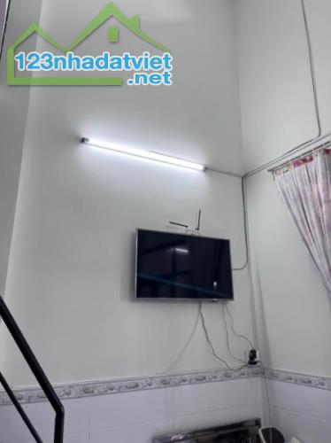 Bán nhà Tân Hoà Đông, Bình Tân 4.3x10m (43m2), 2 tầng, hẻm 6m, giá chỉ 3tỷ5. Lh 0901013009 - 2