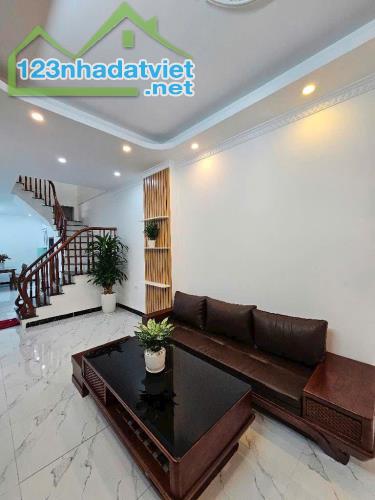 CỰC HIẾM 🏠BÁN NHÀ ĐÀM QUANG TRUNG -LONG BIÊN -46 M- LÔ GÓC- GARA -Ô TÔ THÔNG - NHỈNH 6TỶ - 1