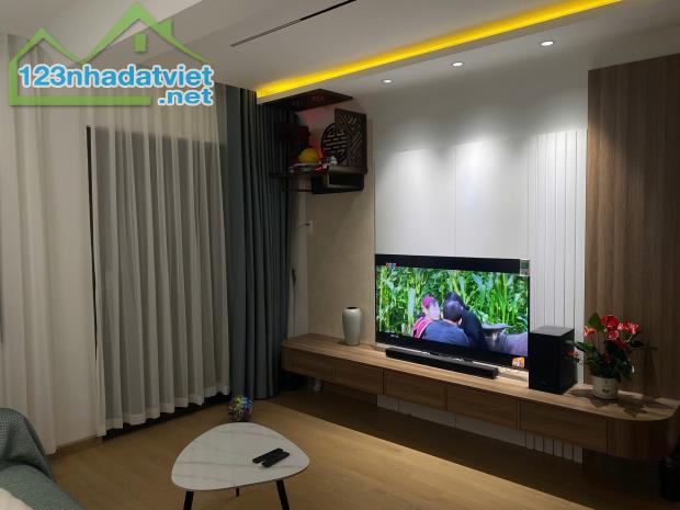 Cần bán chung cư ở bán đảo Linh Đàm,với diện tích 85m2,3 ngủ,2 vệ sinh,nội thất xịn sò