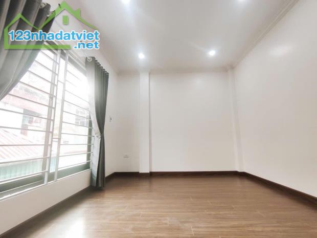 **BÁN NHÀ LÔ GÓC 3 THOÁNG, BÙI XƯƠNG TRẠCH, THANH XUÂN – 37,3M², 5 TẦNG, 4 PHÒNG NGỦ, GIÁ - 5