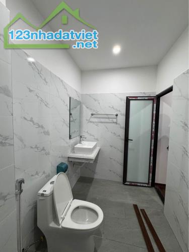 Bán nhà riêng Sơn Đồng, Hoài Đức 30m2. Lô góc 5 tầng Ôtô đỗ cửa. Cách 120m đến chợ Yên Bệ - 5