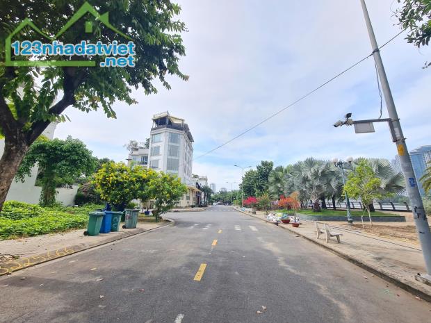 Bán Khuôn Villa Phố Vũ Tông Phan, 10x18m, Ngay Chi Cục Thuế