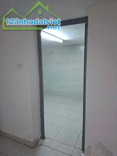 2 tỷ có ngay CCMN Cầu Giấy, Tầng 1, 56m2, 2 ngủ, 2 WC, SĐ đầy đủ, phải thật nhanh mới còn. - 5